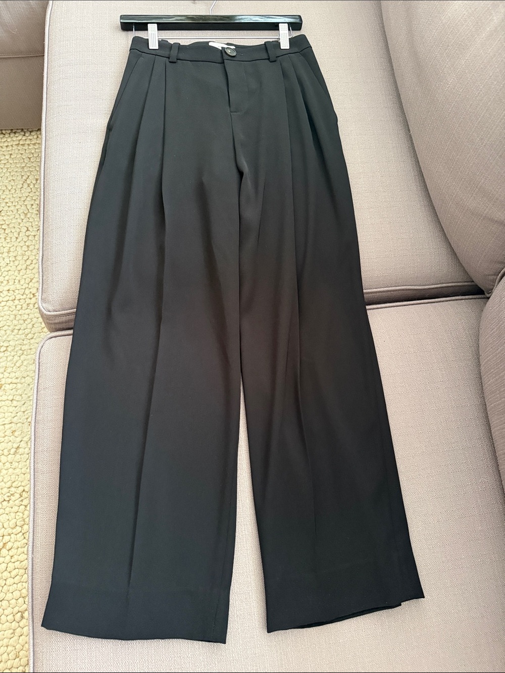 Vince Wide-Leg Pleated Trousers in Black